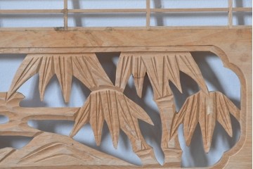 ヴィンテージ建具　昭和後期　彫刻入り　端整な組子に松竹梅を刻んだ欄間2枚セット　(R-085096)