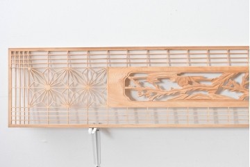 ヴィンテージ建具　昭和後期　彫刻入り　端整な組子に松竹梅を刻んだ欄間2枚セット　(R-085096)