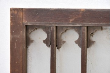 アンティーク建具　昭和初期～中期　ガラス入り　大正ロマンを象る優美な透かし意匠の欄間2枚セット　(R-085097)