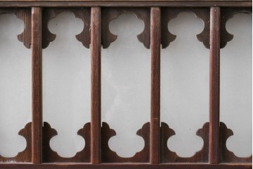 アンティーク建具　昭和初期～中期　ガラス入り　大正ロマンを象る優美な透かし意匠の欄間2枚セット　(R-085097)