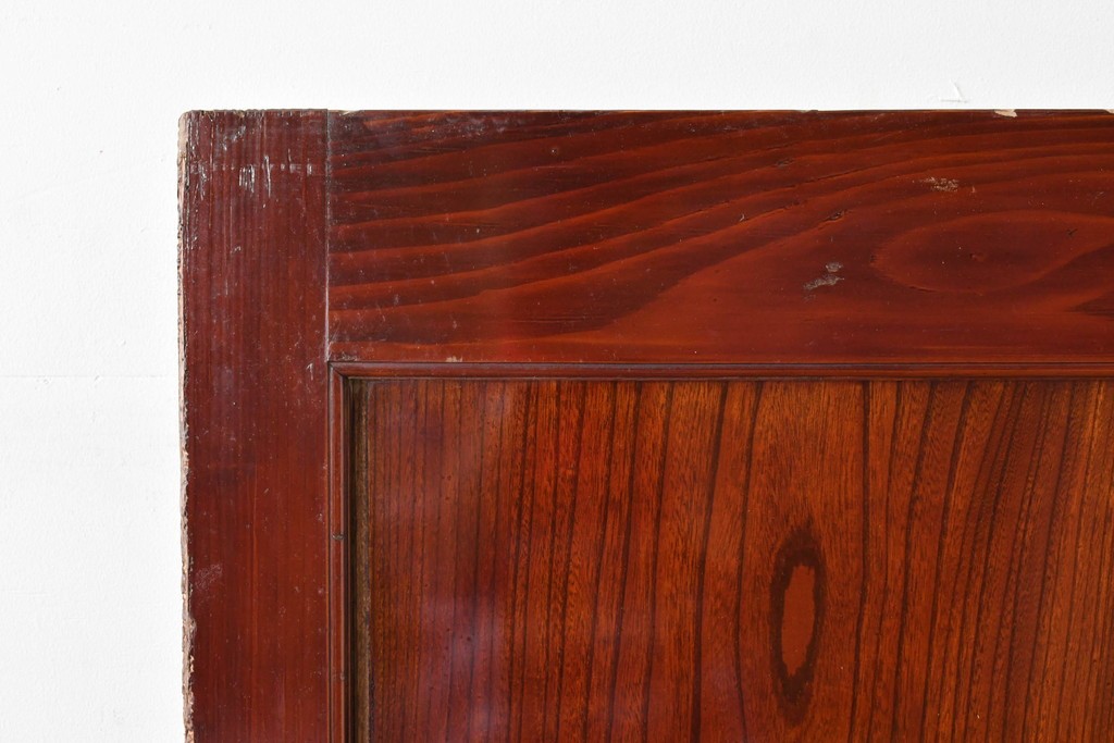 アンティーク建具　明治～大正　庄内地方　欅(ケヤキ)材　ヒノキ材　艶やかな木肌と重厚な金具が映える漆塗りの蔵戸1枚　(R-085104)