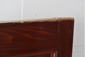 アンティーク建具　明治～大正　庄内地方　欅(ケヤキ)材　ヒノキ材　艶やかな木肌と重厚な金具が映える漆塗りの蔵戸1枚　(R-085104)