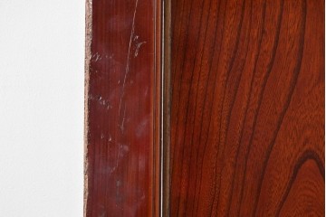 アンティーク建具　明治～大正　庄内地方　欅(ケヤキ)材　ヒノキ材　艶やかな木肌と重厚な金具が映える漆塗りの蔵戸1枚　(R-085104)