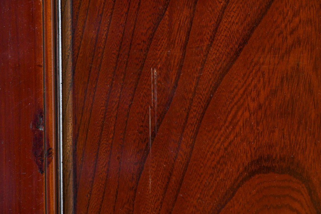 アンティーク建具　明治～大正　庄内地方　欅(ケヤキ)材　ヒノキ材　艶やかな木肌と重厚な金具が映える漆塗りの蔵戸1枚　(R-085104)