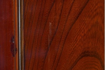 アンティーク建具　明治～大正　庄内地方　欅(ケヤキ)材　ヒノキ材　艶やかな木肌と重厚な金具が映える漆塗りの蔵戸1枚　(R-085104)