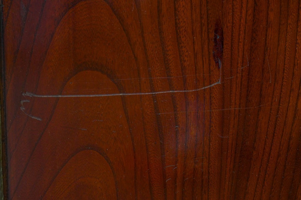 アンティーク建具　明治～大正　庄内地方　欅(ケヤキ)材　ヒノキ材　艶やかな木肌と重厚な金具が映える漆塗りの蔵戸1枚　(R-085104)