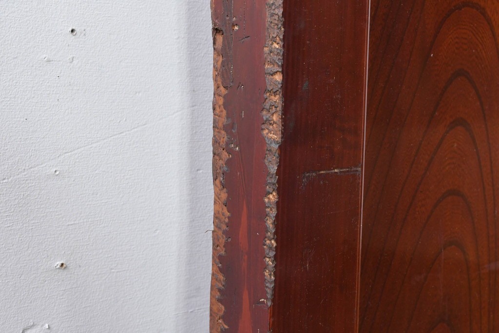 アンティーク建具　明治～大正　庄内地方　欅(ケヤキ)材　ヒノキ材　艶やかな木肌と重厚な金具が映える漆塗りの蔵戸1枚　(R-085104)