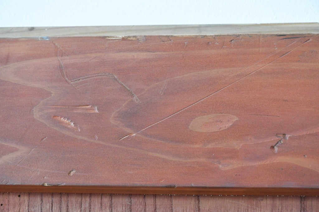 アンティーク建具　明治～大正　庄内地方　欅(ケヤキ)材　ヒノキ材　艶やかな木肌と重厚な金具が映える漆塗りの蔵戸1枚　(R-085104)