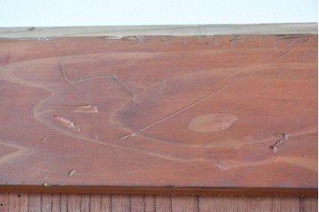 アンティーク建具　明治～大正　庄内地方　欅(ケヤキ)材　ヒノキ材　艶やかな木肌と重厚な金具が映える漆塗りの蔵戸1枚　(R-085104)