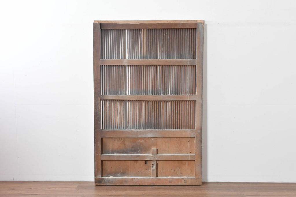 アンティーク建具　明治～大正　縦格子と鉄金具が印象的な蔵戸1枚　(R-085105)