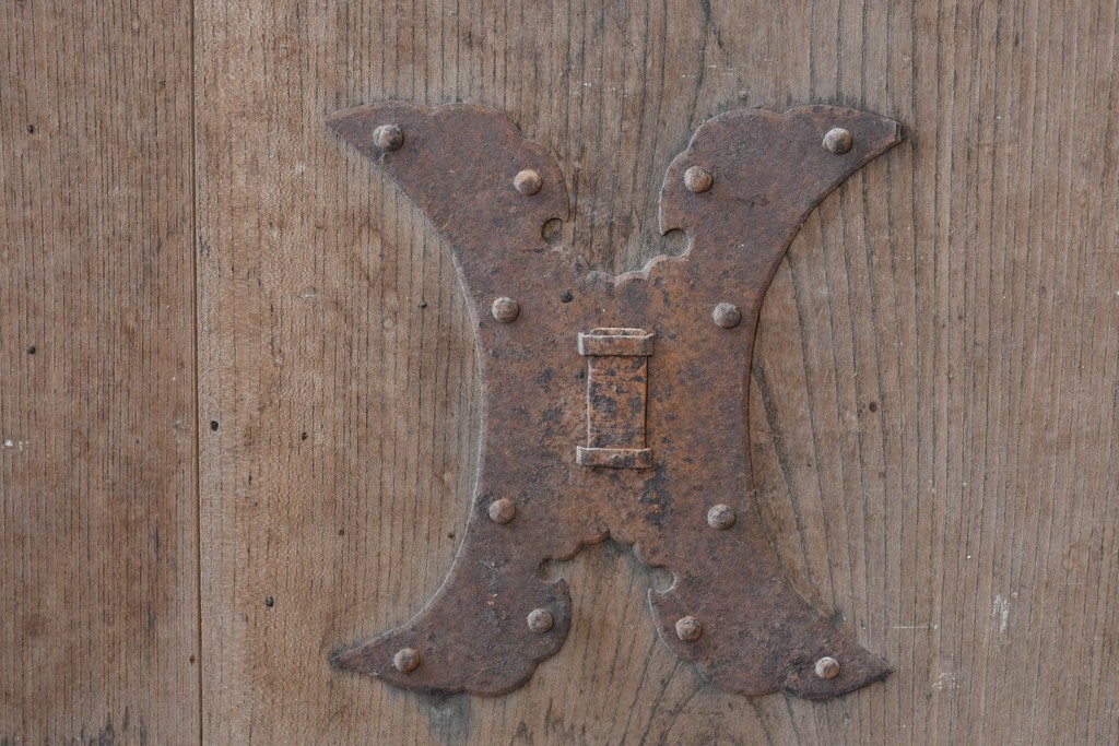 アンティーク建具　明治～大正　縦格子と鉄金具が印象的な蔵戸1枚　(R-085105)