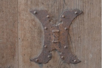 アンティーク建具　明治～大正　縦格子と鉄金具が印象的な蔵戸1枚　(R-085105)