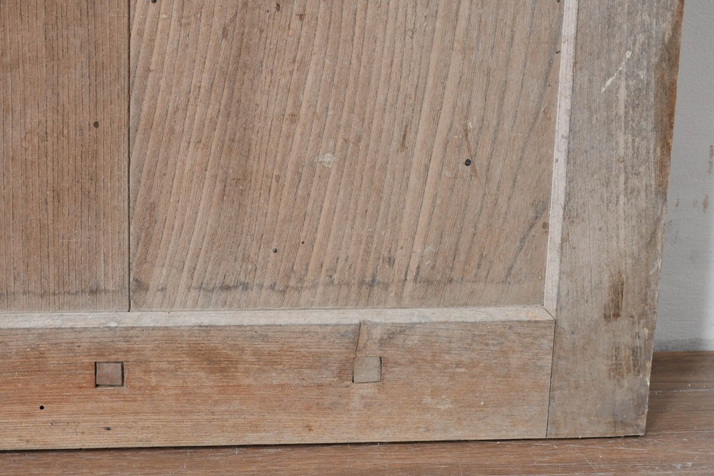 アンティーク建具　明治～大正　縦格子と鉄金具が印象的な蔵戸1枚　(R-085105)