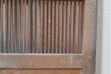 アンティーク建具　明治～大正　縦格子と鉄金具が印象的な蔵戸1枚　(R-085105)
