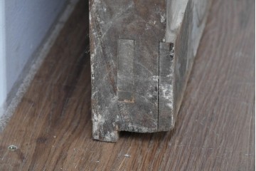 アンティーク建具　明治～大正　縦格子と鉄金具が印象的な蔵戸1枚　(R-085105)