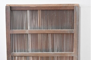 アンティーク建具　明治～大正　縦格子と鉄金具が印象的な蔵戸1枚　(R-085105)