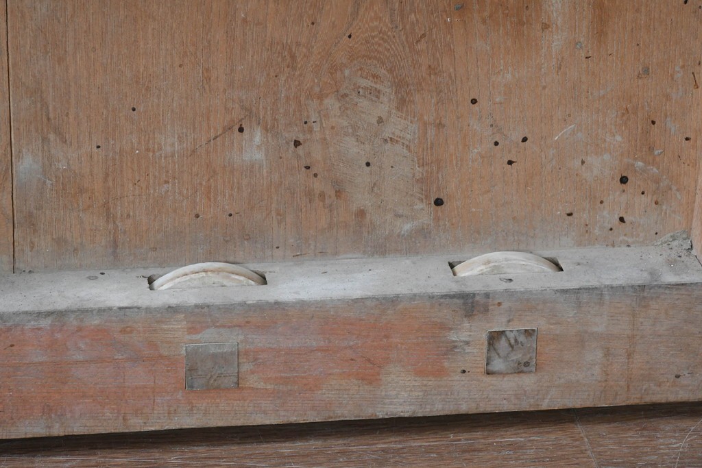 アンティーク建具　明治～大正　縦格子と鉄金具が印象的な蔵戸1枚　(R-085105)