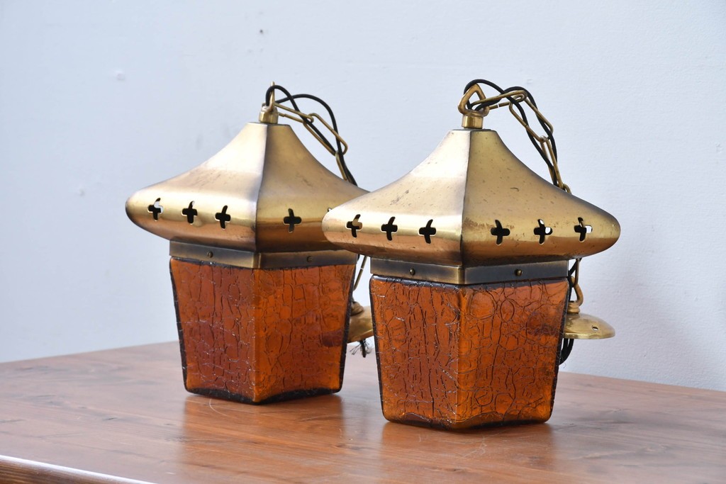 和製ヴィンテージ　レトロ　金属フードとガラスシェードのペンダントライト2個セット　(R-085107)