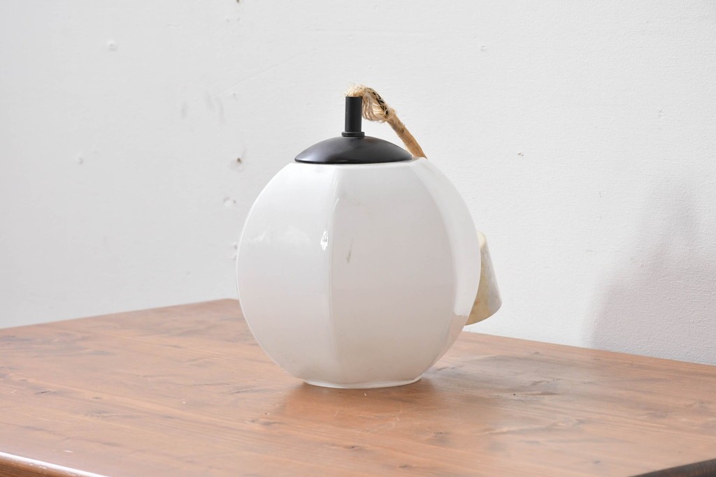 和製ヴィンテージ　昭和レトロ　やわらかな丸みと面取りの造形が美しいガラスの吊り下げ照明　(R-085108)