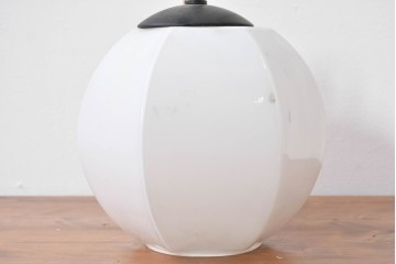 和製ヴィンテージ　昭和レトロ　やわらかな丸みと面取りの造形が美しいガラスの吊り下げ照明　(R-085108)