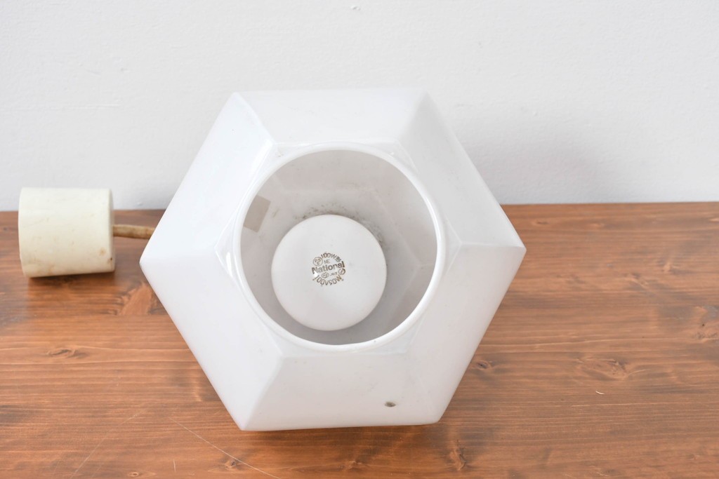 和製ヴィンテージ　昭和レトロ　やわらかな丸みと面取りの造形が美しいガラスの吊り下げ照明　(R-085108)