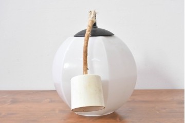 和製ヴィンテージ　昭和レトロ　やわらかな丸みと面取りの造形が美しいガラスの吊り下げ照明　(R-085108)