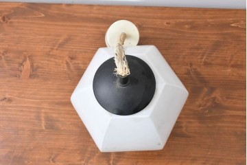 和製ヴィンテージ　昭和レトロ　やわらかな丸みと面取りの造形が美しいガラスの吊り下げ照明　(R-085108)