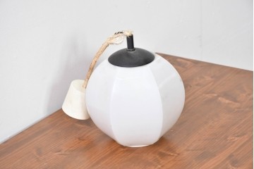 和製ヴィンテージ　昭和レトロ　やわらかな丸みと面取りの造形が美しいガラスの吊り下げ照明　(R-085108)