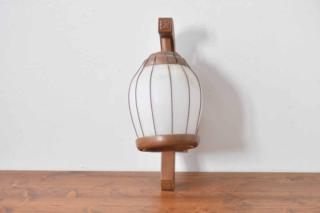 和製ヴィンテージ　緩やかな曲線フレームの木製ウォールライト　(R-085109)