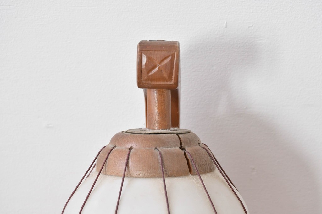 和製ヴィンテージ　緩やかな曲線フレームの木製ウォールライト　(R-085109)