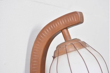 和製ヴィンテージ　緩やかな曲線フレームの木製ウォールライト　(R-085109)