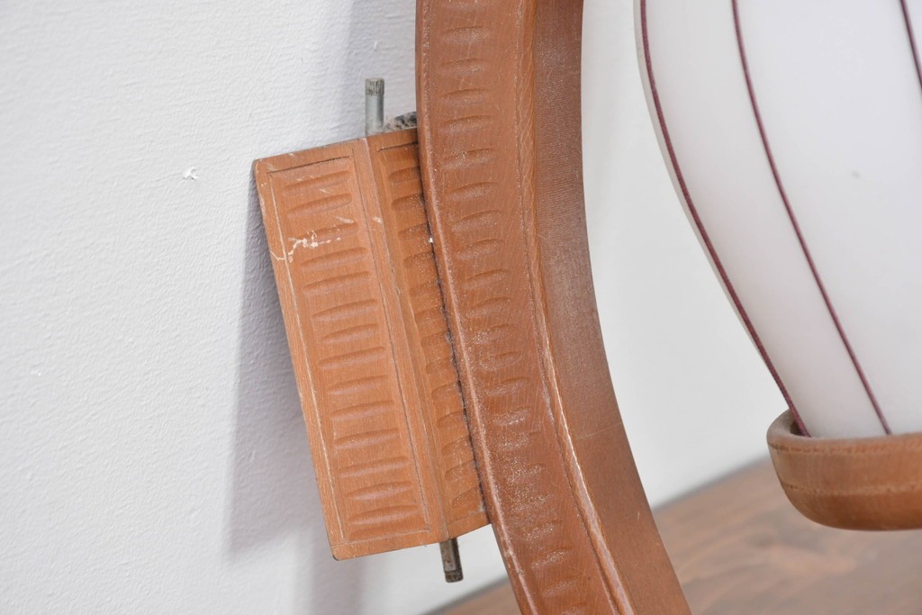 和製ヴィンテージ　緩やかな曲線フレームの木製ウォールライト　(R-085109)