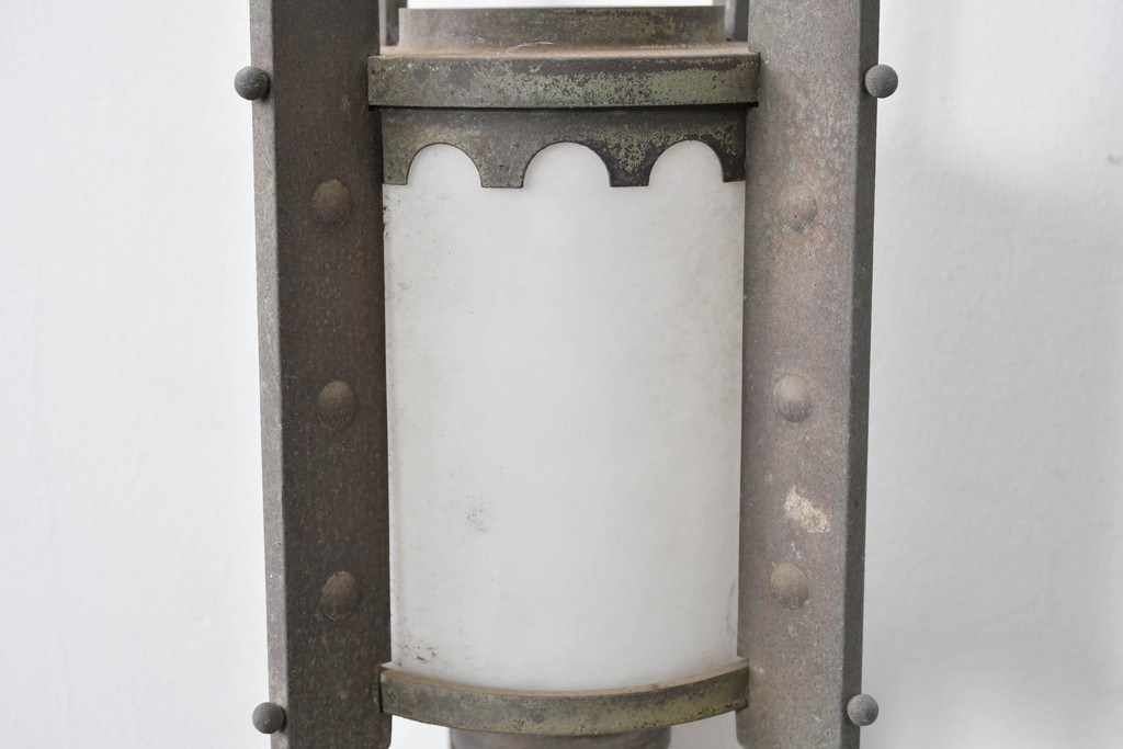 和製アンティーク　古い洋館の趣を感じさせる大振りな真鍮製ウォールライト　(R-085110)