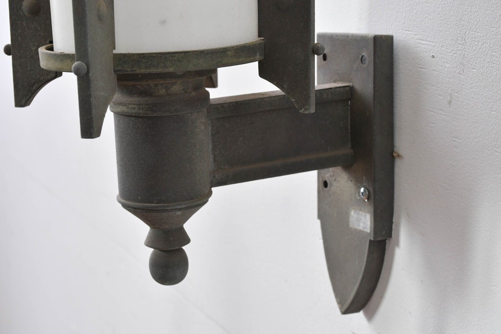 和製アンティーク　古い洋館の趣を感じさせる大振りな真鍮製ウォールライト　(R-085110)