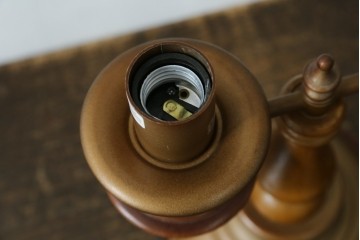 中古　マツヤマ工芸　クラシックなデザインのテーブルランプ　(R-085112)