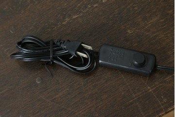 中古　マツヤマ工芸　クラシックなデザインのテーブルランプ　(R-085112)