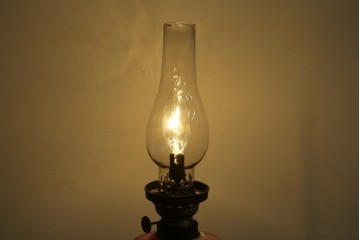 和製アンティーク　オイルランプをリメイク　凝った装飾が目を引くスタンドライト　(R-085113)