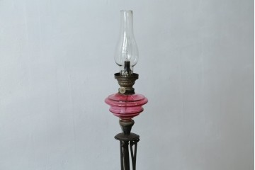 和製アンティーク　オイルランプをリメイク　凝った装飾が目を引くスタンドライト　(R-085113)