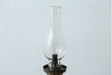 和製アンティーク　オイルランプをリメイク　凝った装飾が目を引くスタンドライト　(R-085113)