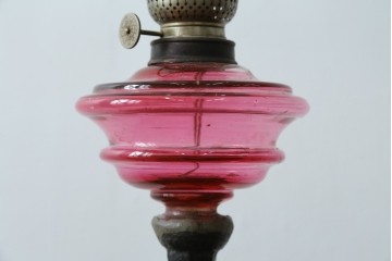 和製アンティーク　オイルランプをリメイク　凝った装飾が目を引くスタンドライト　(R-085113)