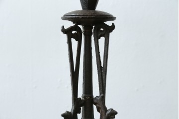 和製アンティーク　オイルランプをリメイク　凝った装飾が目を引くスタンドライト　(R-085113)