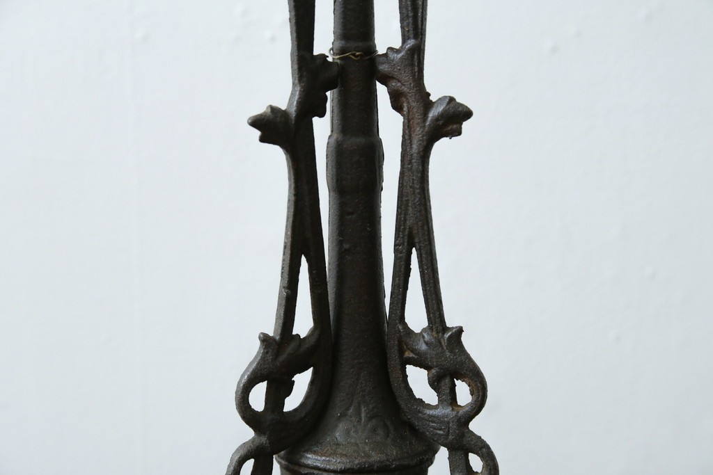 和製アンティーク　オイルランプをリメイク　凝った装飾が目を引くスタンドライト　(R-085113)