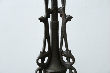 和製アンティーク　オイルランプをリメイク　凝った装飾が目を引くスタンドライト　(R-085113)