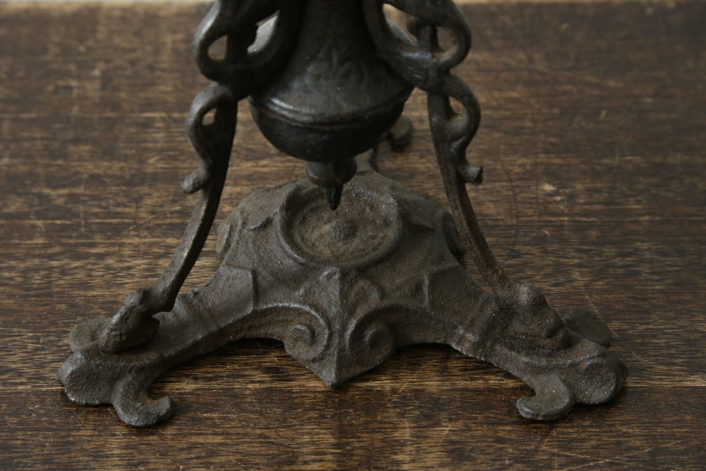 和製アンティーク　オイルランプをリメイク　凝った装飾が目を引くスタンドライト　(R-085113)