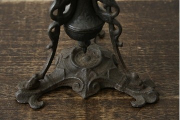 和製アンティーク　オイルランプをリメイク　凝った装飾が目を引くスタンドライト　(R-085113)