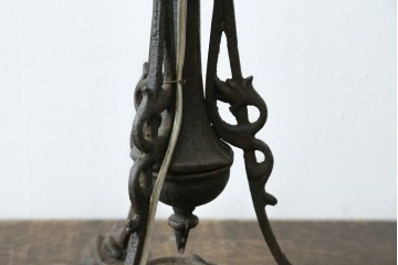 和製アンティーク　オイルランプをリメイク　凝った装飾が目を引くスタンドライト　(R-085113)