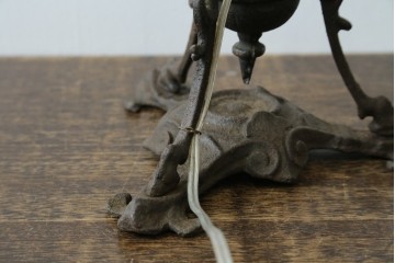 和製アンティーク　オイルランプをリメイク　凝った装飾が目を引くスタンドライト　(R-085113)