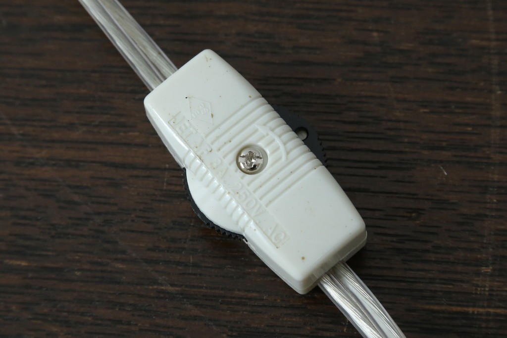 和製アンティーク　オイルランプをリメイク　凝った装飾が目を引くスタンドライト　(R-085113)