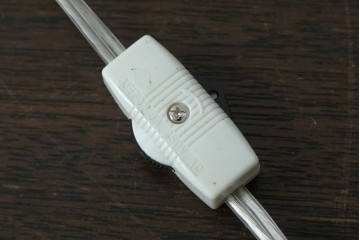 和製アンティーク　オイルランプをリメイク　凝った装飾が目を引くスタンドライト　(R-085113)