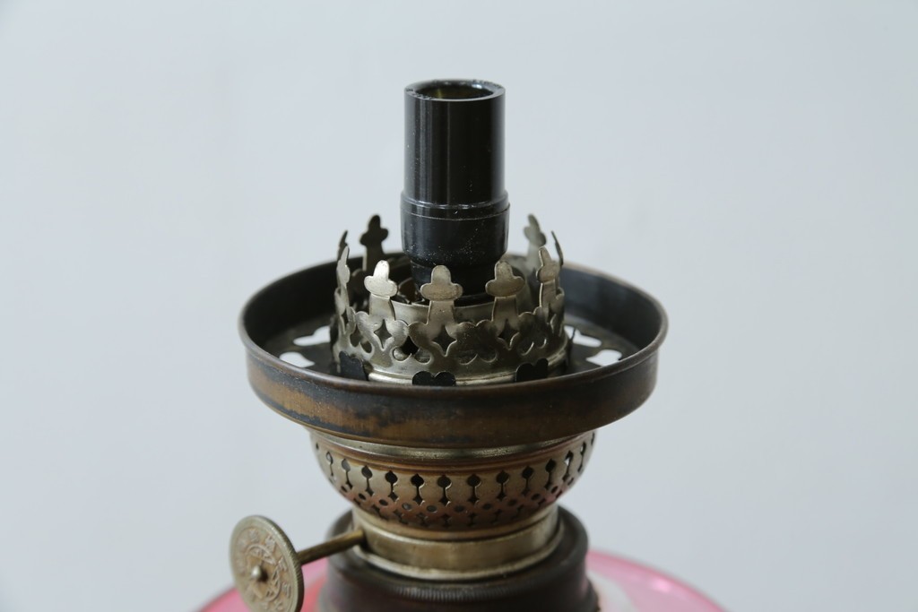 和製アンティーク　オイルランプをリメイク　凝った装飾が目を引くスタンドライト　(R-085113)